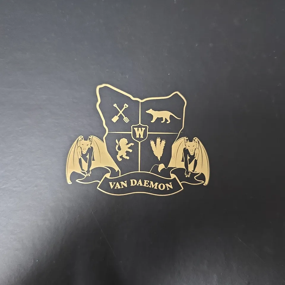 VAN DAEMON DECANTER SET WITH GLASSES – PRESENTATION BOX