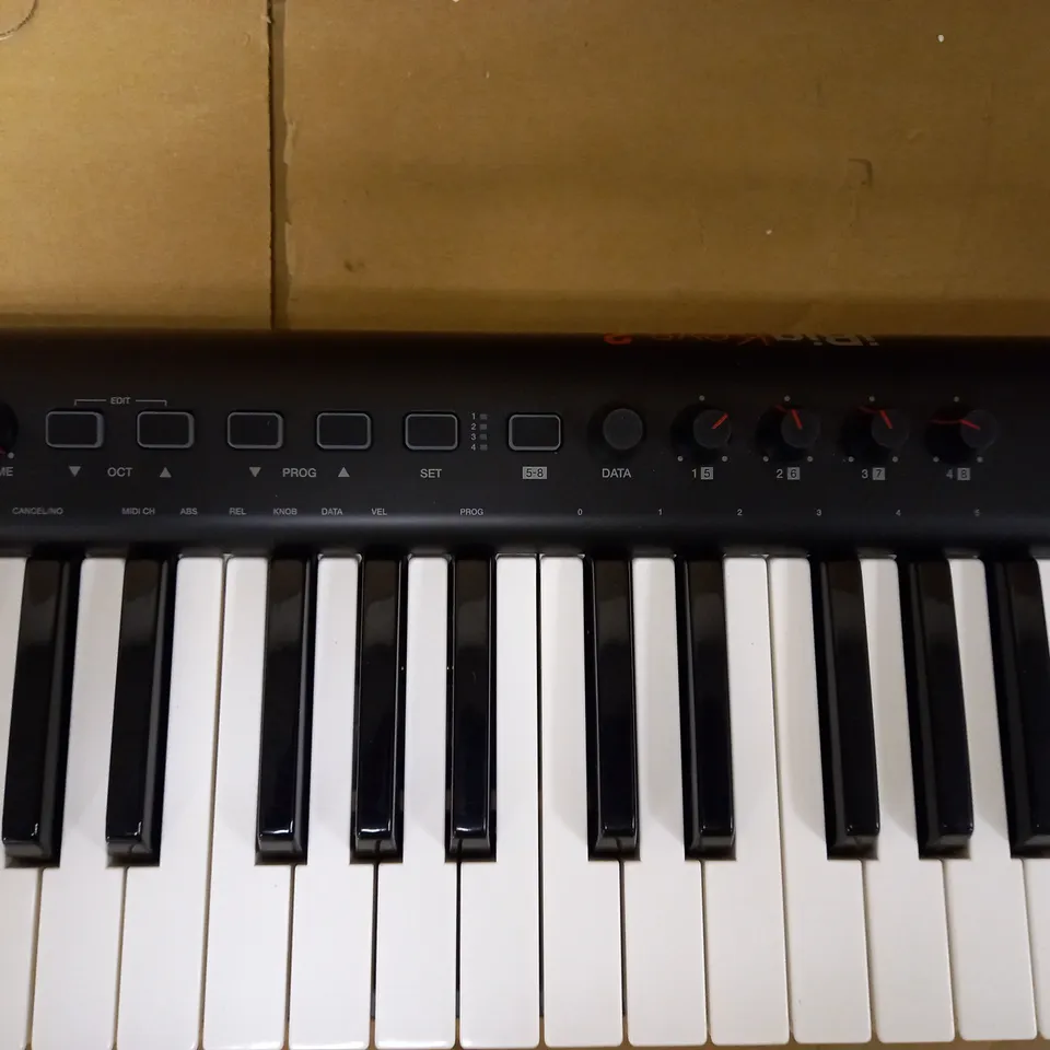 IK MULTIMEDIA IRIG KEYS 2 PRO - COMPACT UNIVERSAL MIDI KEYBOARD WITH 37 FULL SIZED KEYS