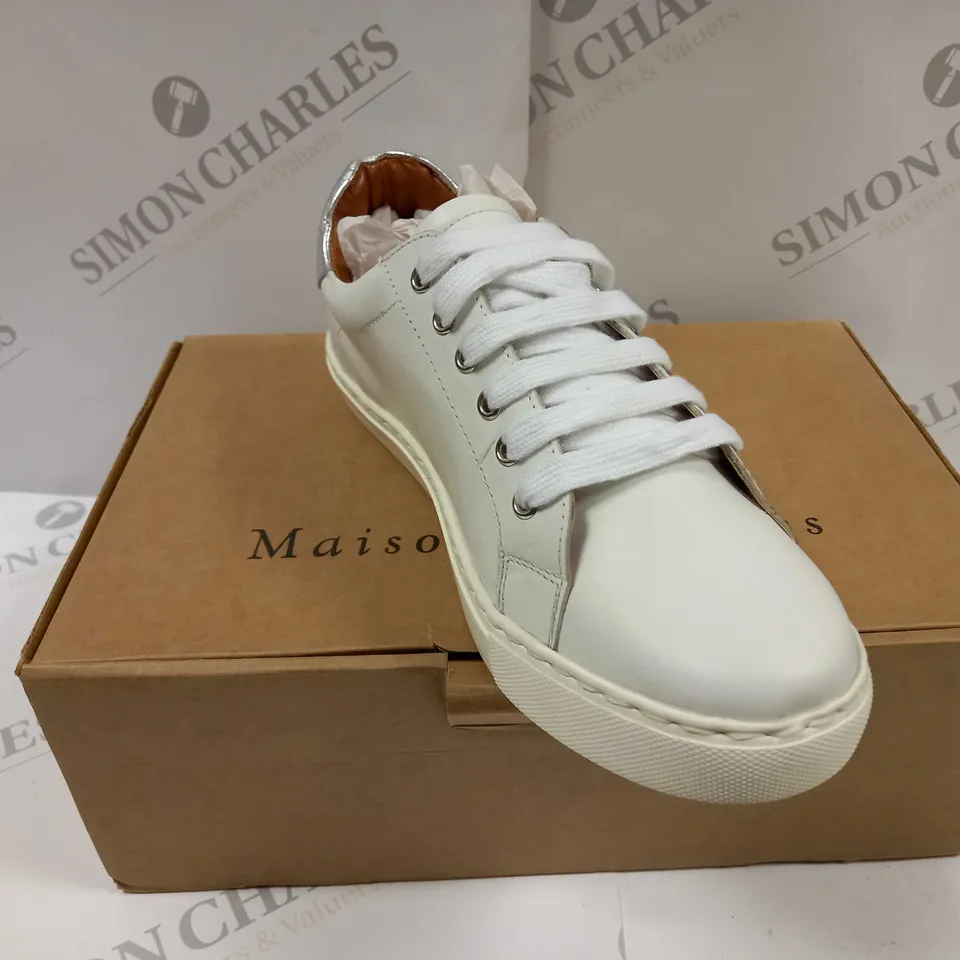 BOXED PAIR OF MAISON DE NIMES LEATHER ZIP SIDE TRAINERS IN WHITE - SIZE 6