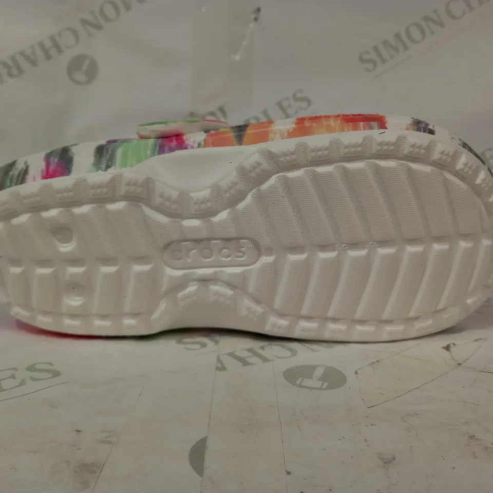 BOXED PAIR OF CROCS CLASSIC LINED TIE-DYE CLOG UK SIZE M3/W4