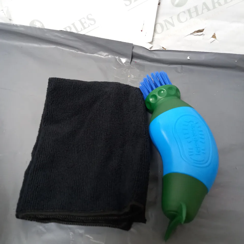 THE BOOT BUDDY - SHOE & BOOT CLEANER BRUSH