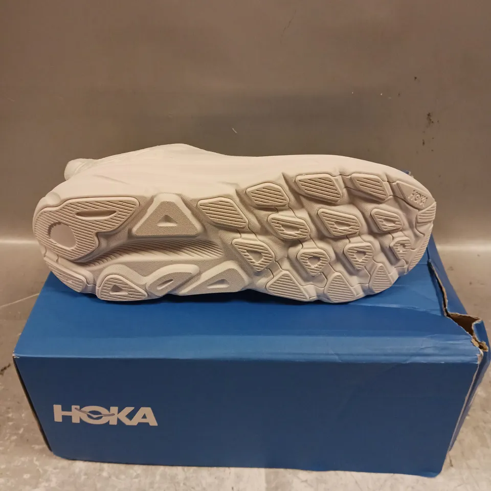 BOXED PAIR OF HOKA CLIFTON TRAINERS IN WHITE - 7.5