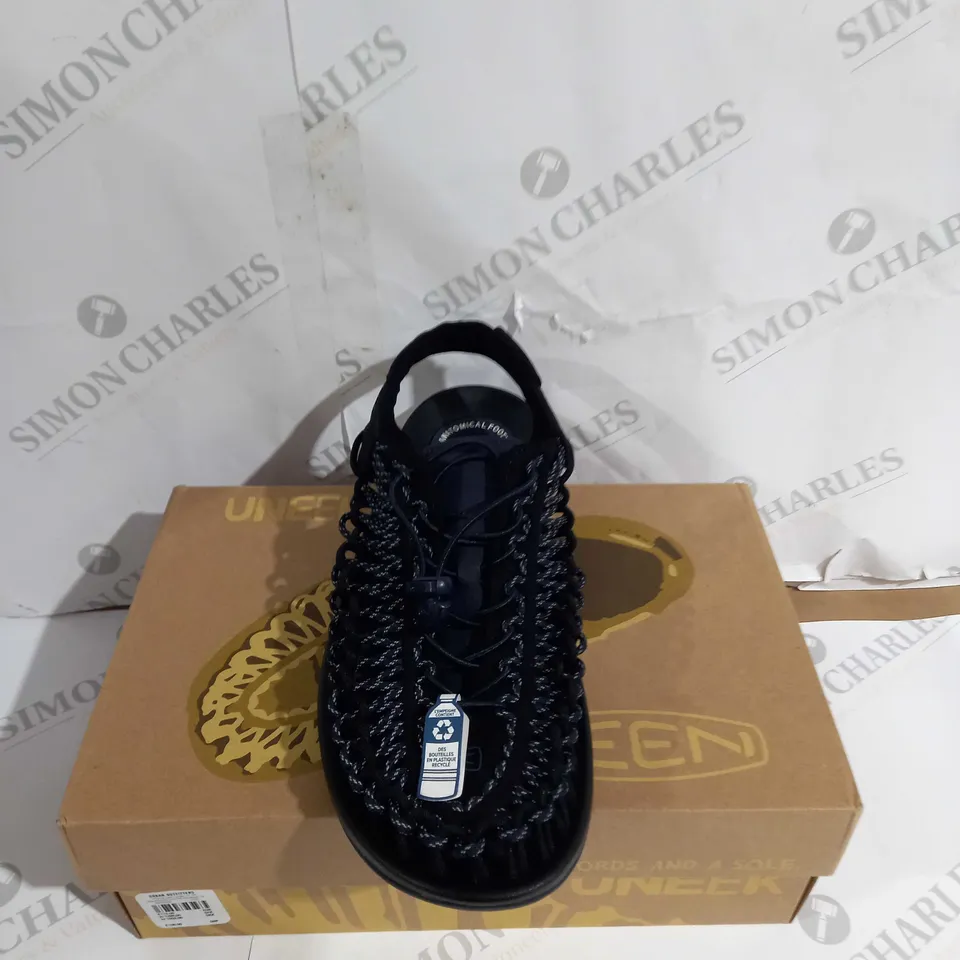 BOXED PAIR OF URBAN OUTFITTERS UNEEK UNITED ARROWS UK 10