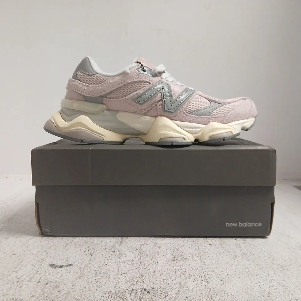 BOXED PAIR OF NEW BALANCE 9060 TRAINERS IN PINK/GREY SIZE UK 7