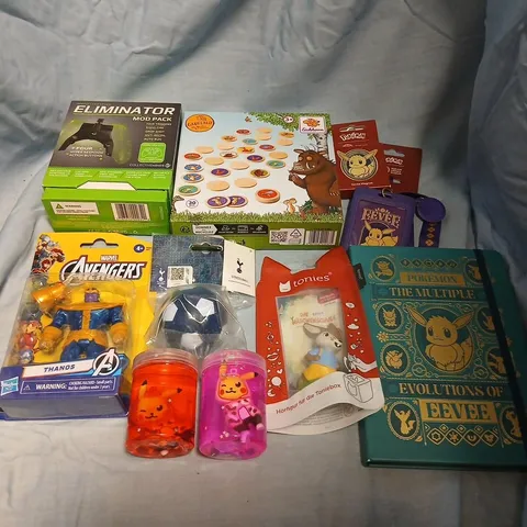 LARGE QUANTITY OF ASSORTED TOYS AND ACCESSORIES TO INCLUDE; ROCKET CRAYONS, MARVEL AVENGERS THANOS, ELIMINATOR MOD PACK, GRUFFALO GAME, EEVEE BUNDLE AND TONIES AUDIO CHARACTER