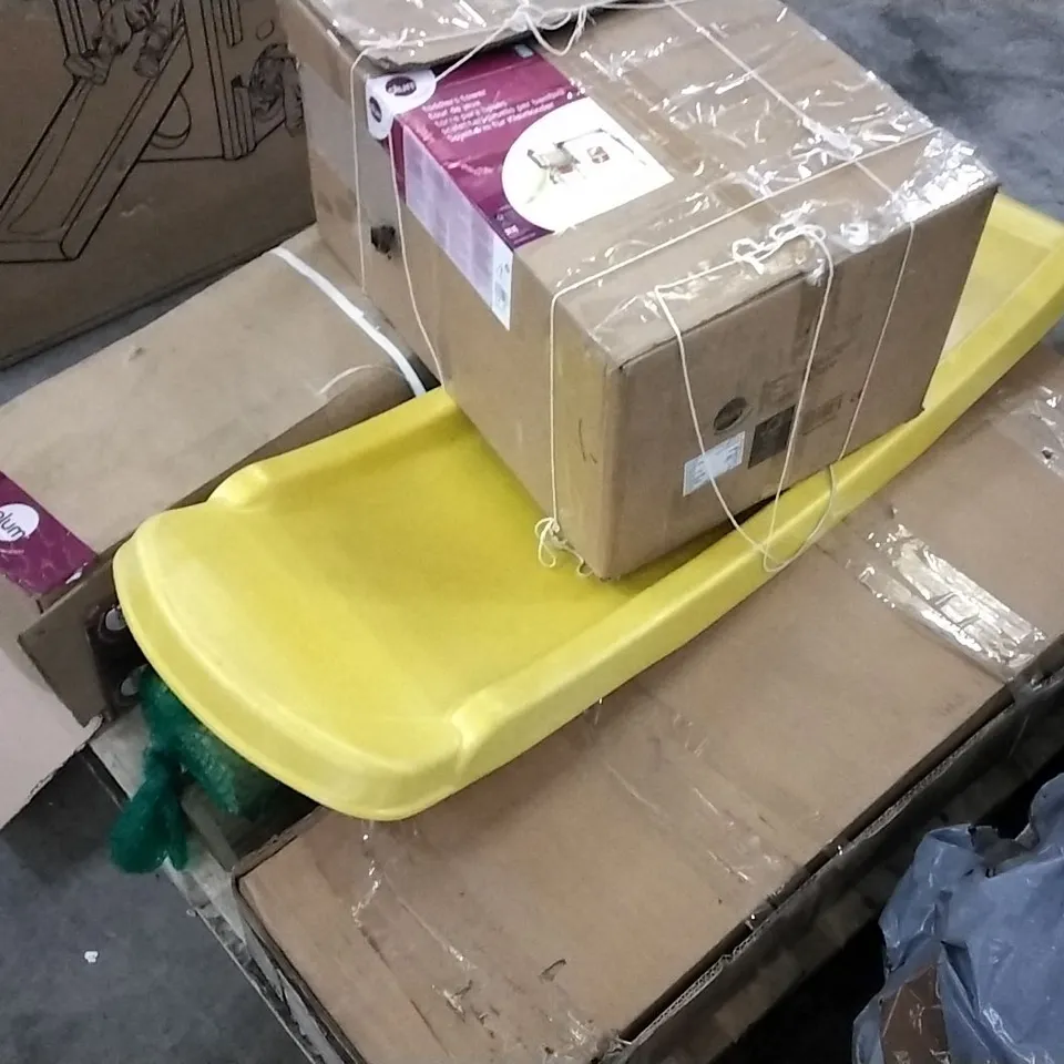 PALLET OF ASSORTED PLUM ACTIVITY PARTS INCLUDING TODDLERS TOWER, SLIDE AND TRAMPOLINE