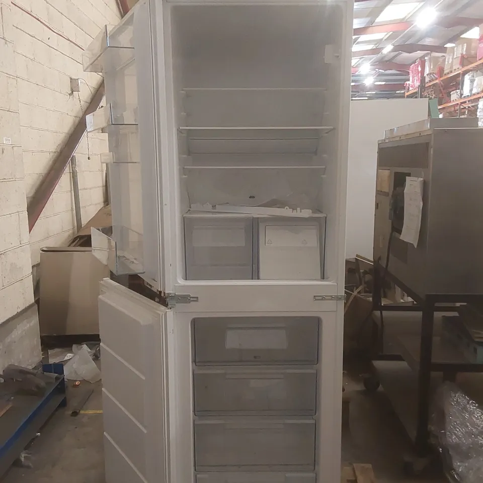 ELECTROLUX LNS5LE18S5 BUILT IN LOW FROST 50/50 FRIDGE FREEZER