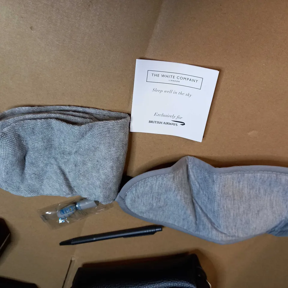 LOT OF APPROX 7 THE WHITE COMPANY/BRITISH AIRWAYS SLEEP WELL IN THE SKY KIT