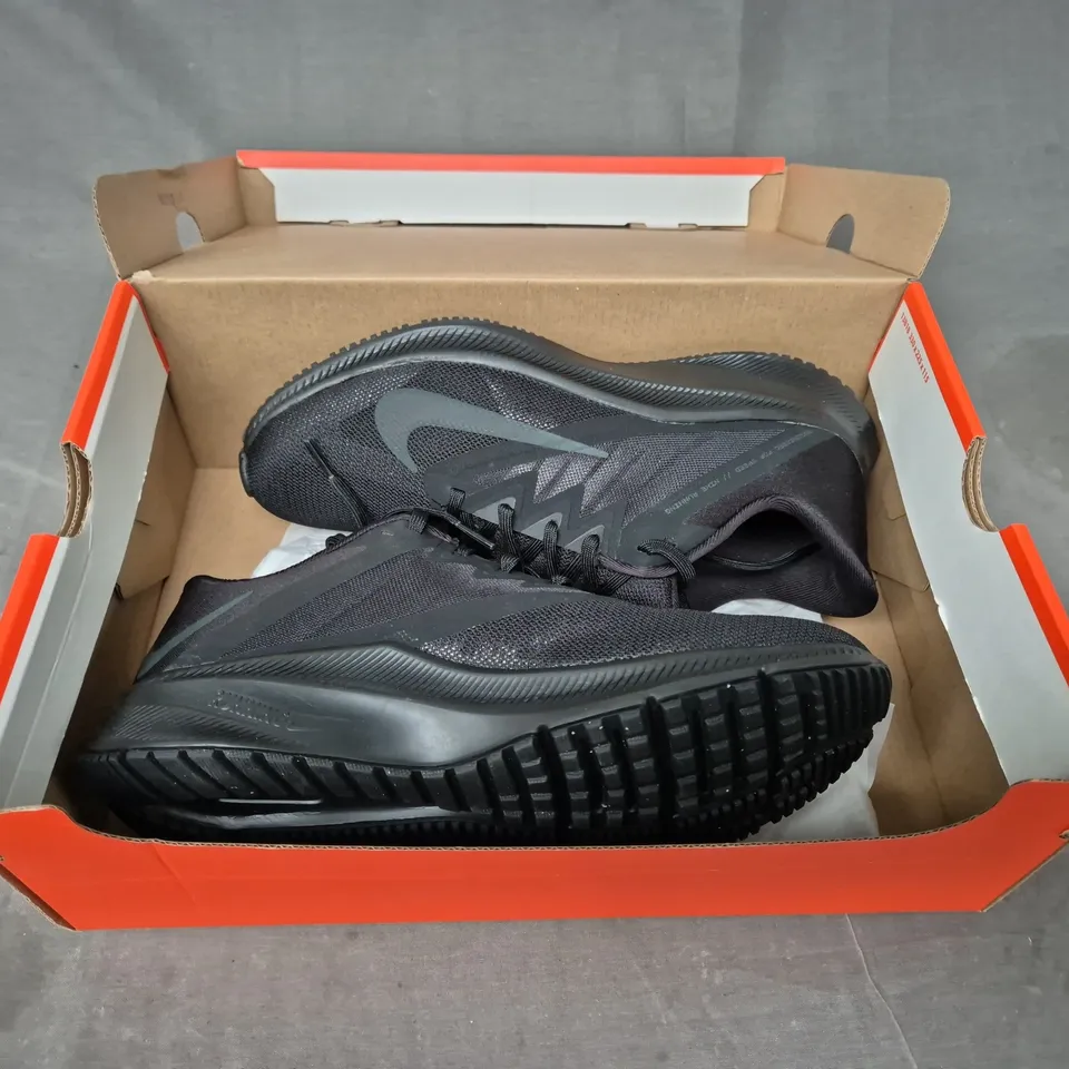 BRAND NEW BOXED PAIR OF NIKE QUEST 3 SHOES IN BLACK UK SIZE 7