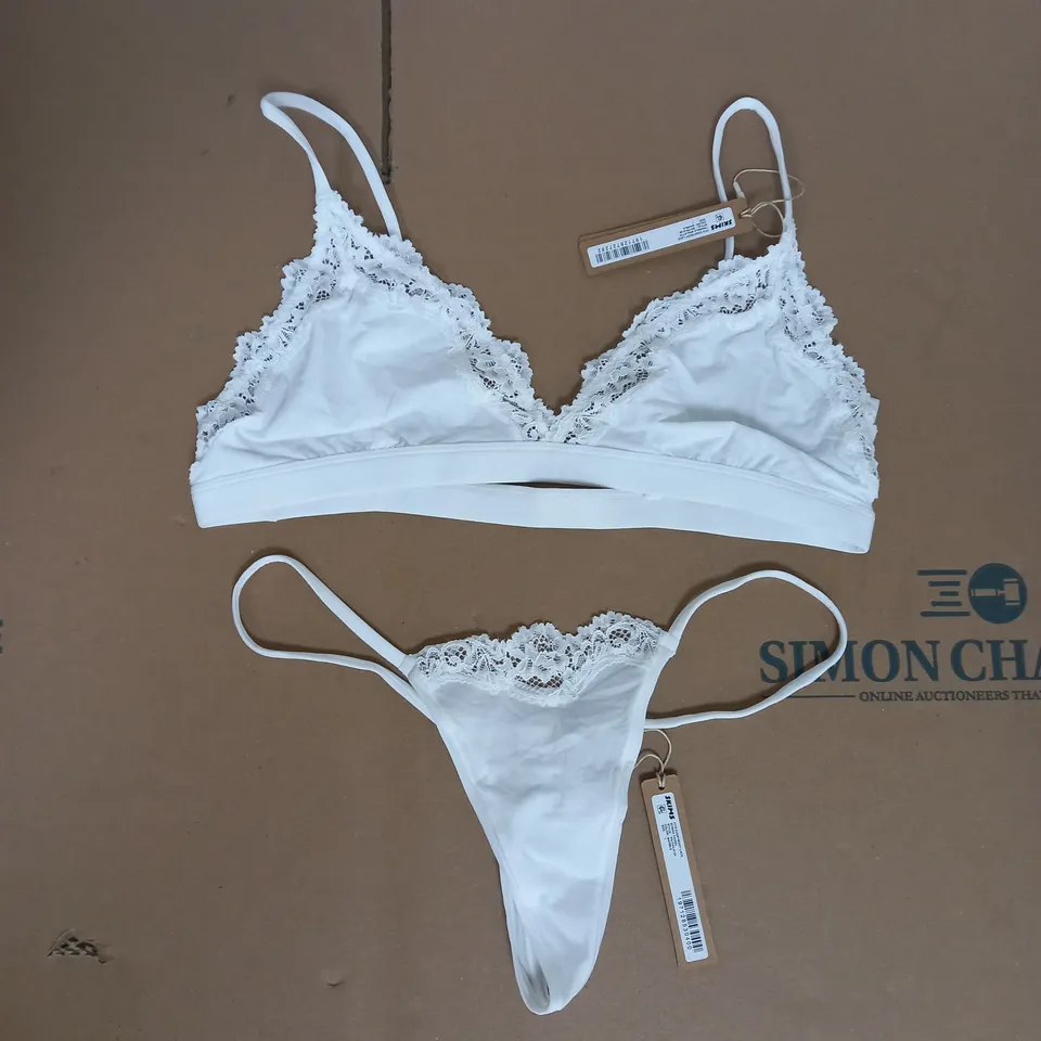 SKIMS LACE BRALETTE AND THONG SET IN MARBLE SIZE L