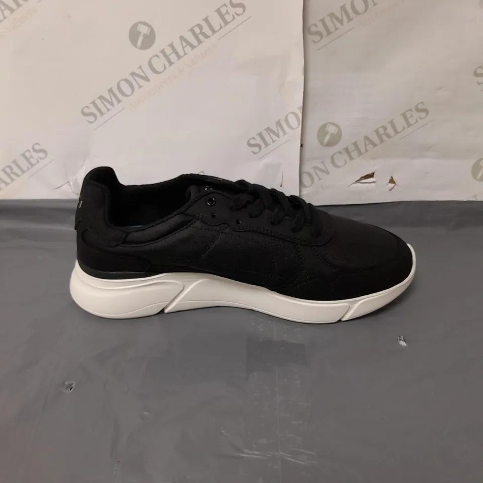 LOCI ECHO MENS BLACK TRAINERS SIZE EU 43