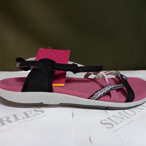 REGATTA LADY ROMA SANDALS SIZE 6