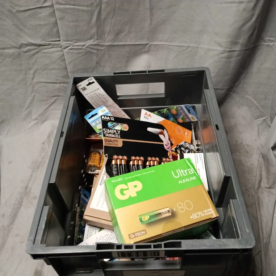 APPROXIMATELY 25 ASSORTED BATTERY ITEMS TO INCLUDE DURACELL, AMAZON, GP, TMI ETC