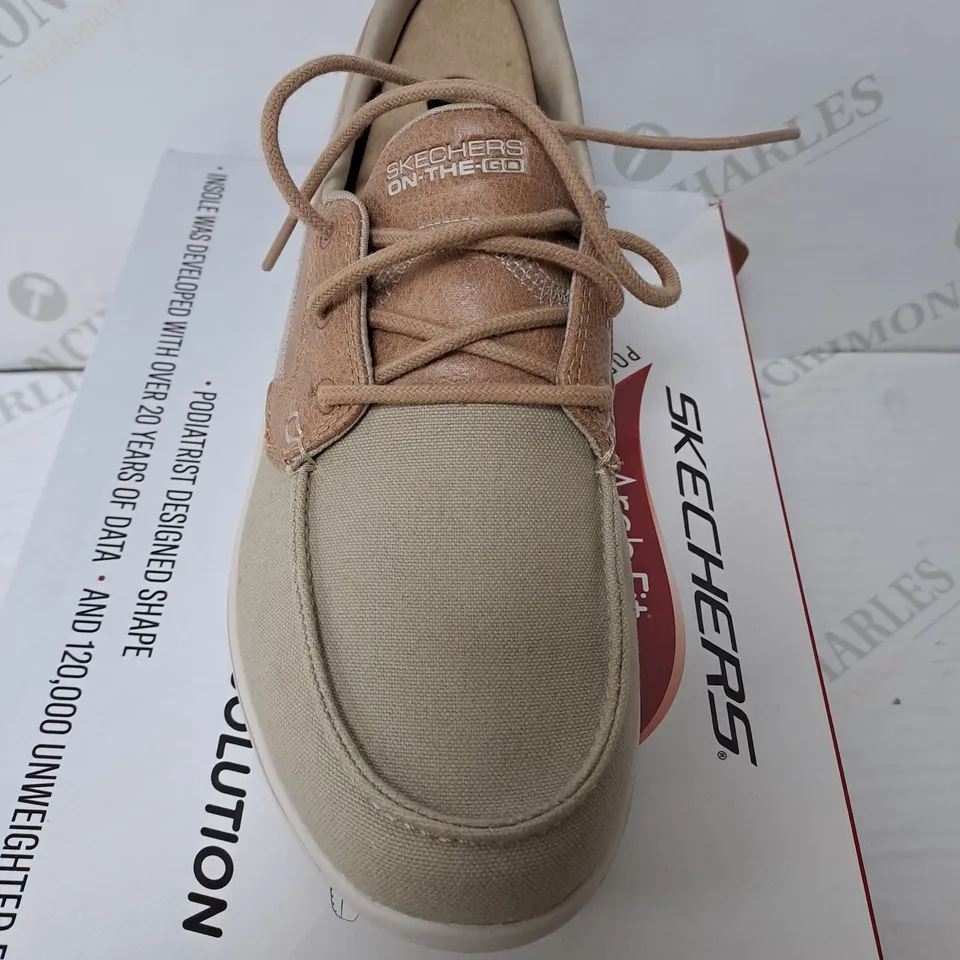 BOXED SKRCHERS ON THE GO UP LIFT CRUISE SHOE,COLOUR BIEGE SIZE 7