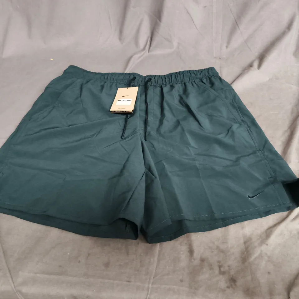 NIKE LOGO CASUAL SHORTS - LARGE