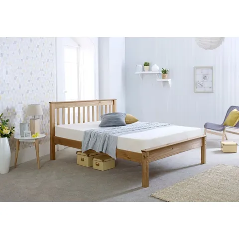 BOXED FAIRLIGHT DORSET BED IN WAXED // SIZE: 4FT6 (2 BOXES)