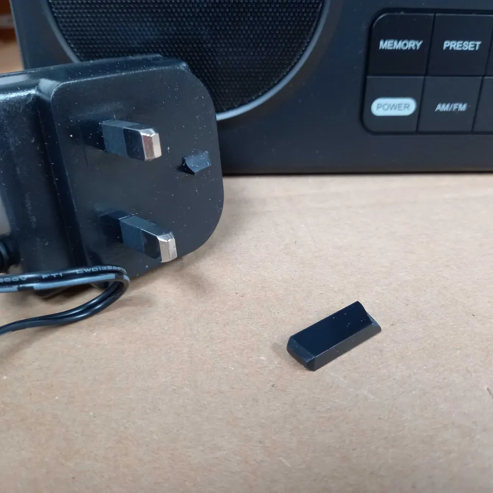 ONN PORTABLE AM/FM RADIO
