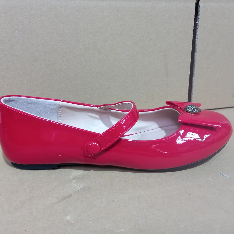 PAIR OF SIZE 34 RED KURT GEIGER SHOES 