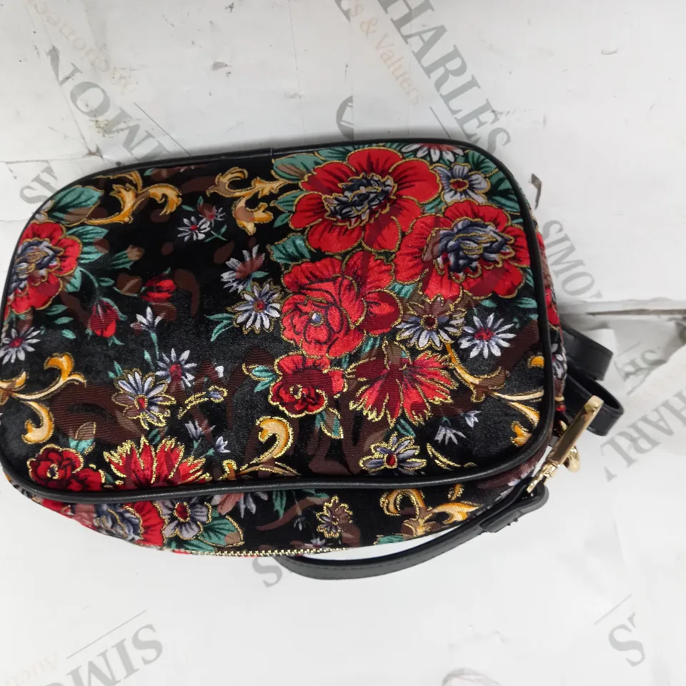 PAVERS PERFECT STYLE MULTICOLOUR AND PATTERN HAND BAG