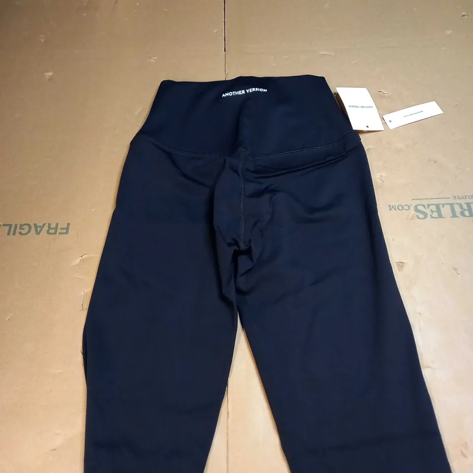 ANOTHER VERSION #SHESWEARINGAV BLACK GYM LEGGINGS - UK SMALL