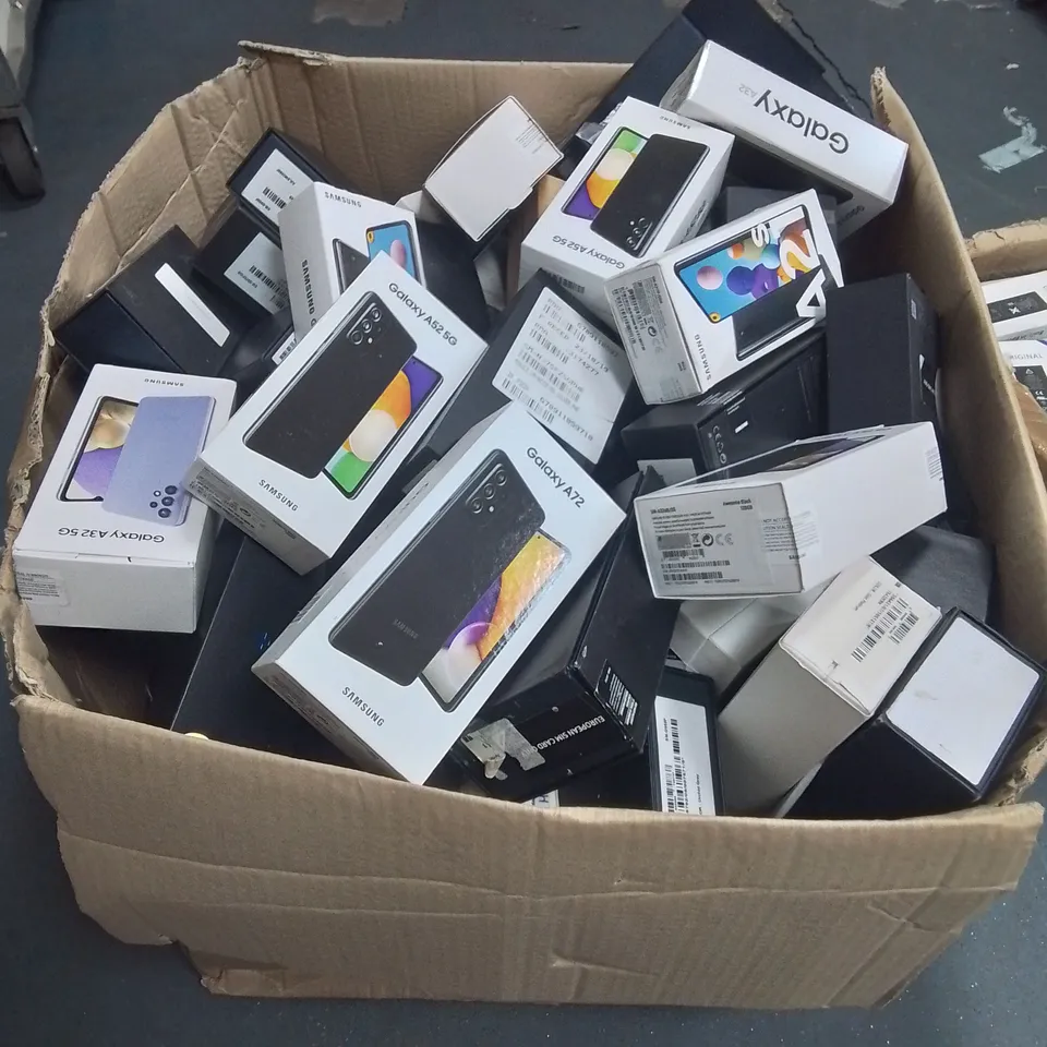 VERY LARGE QUANTITY OF ASSORTED MOBILE PHONE BOXES