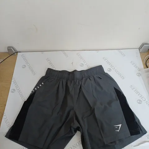 GYMSHARK SHORTS BLACK/GREY/WHITE MEDIUM