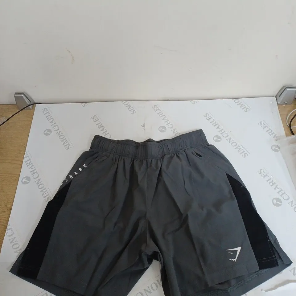 GYMSHARK SHORTS BLACK/GREY/WHITE MEDIUM