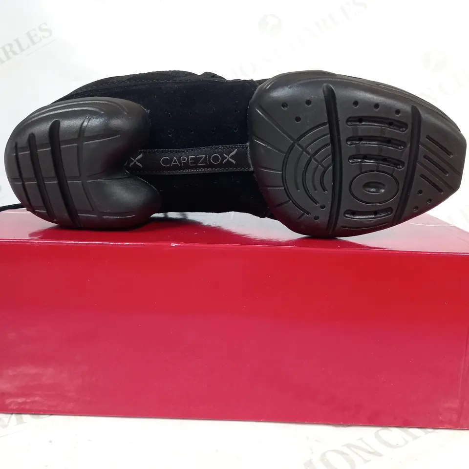 BOXED PAIR OF CAPEZIO ROCK IT SHOES IN BLACK UK SIZE 5.5