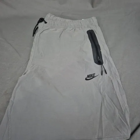 NIKE CARGO TROUSERS SIZE XXL