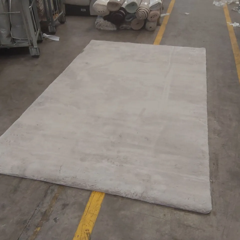 QUALITY DESIGNER AREA RUG - APPROXIMATELY 290 x 180cm