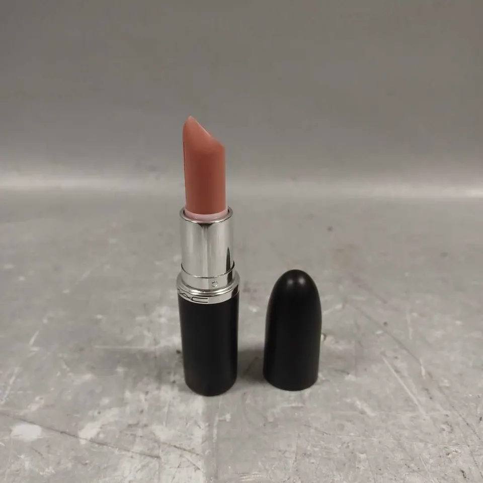 MAC MACXIMAL SLEEK SATIN LIPSTICK IN 832 CREME CUP