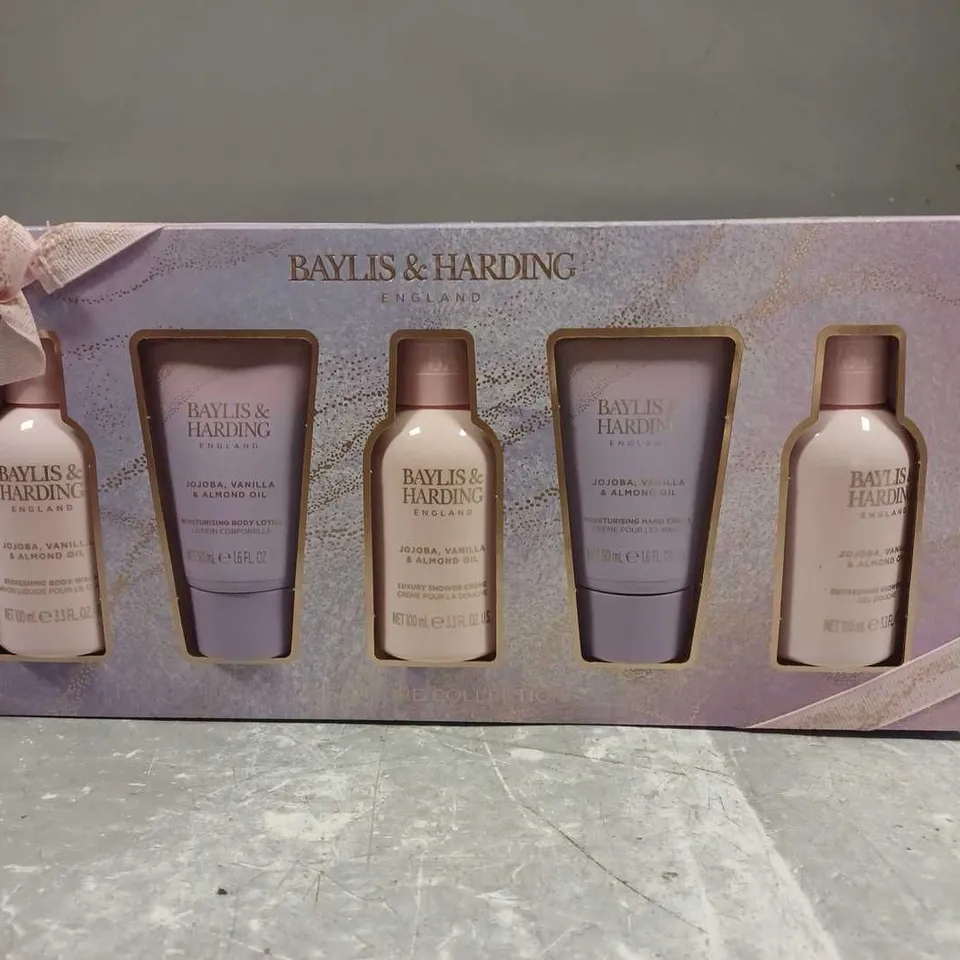 BOXED BAYLIS & HARDING JOJOBA, VANILLA & ALMOND OIL SIGNATURE COLLECTION