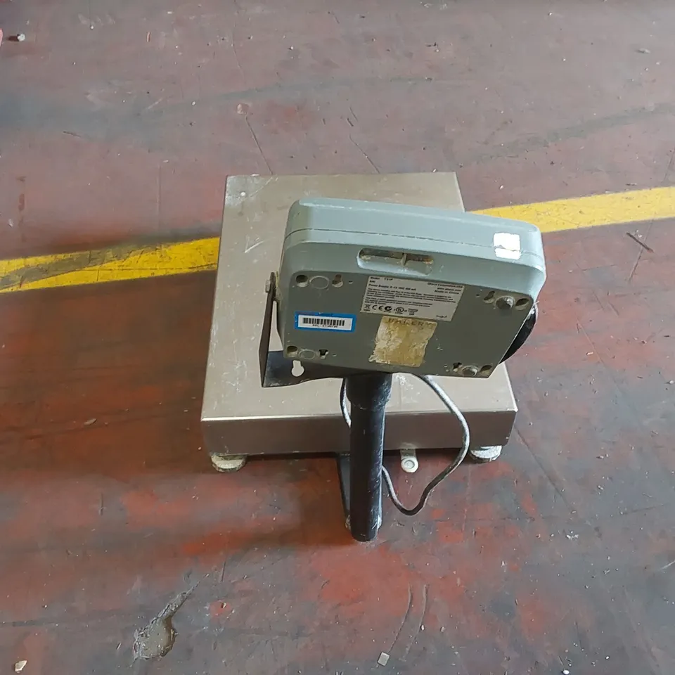 HERBERT BPS 700 SERIES SCALES WITH STAINLESS STEEL WEIGHING PLATFORM