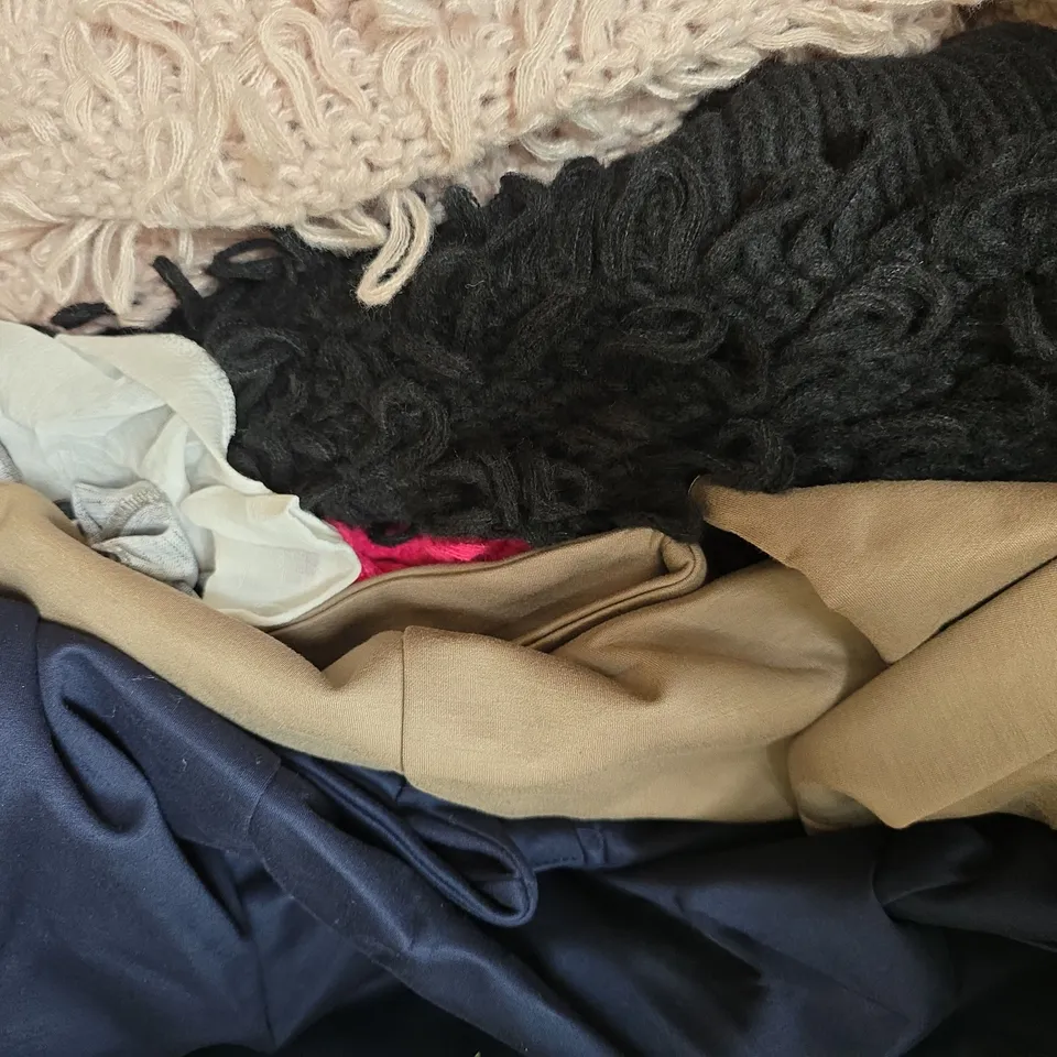 BOX OF APPROXIMATELY 8 ASSORTED CLOTHING ITEMS IN VARIOUS STYLES, SIZES, AND COLOURS