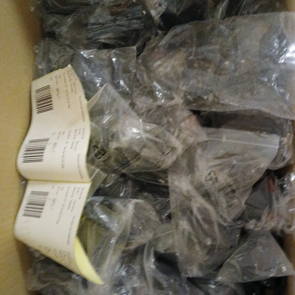 APPROXIMATELY 30 FJ-SW1202000N SWITCHING ADAPTERS 