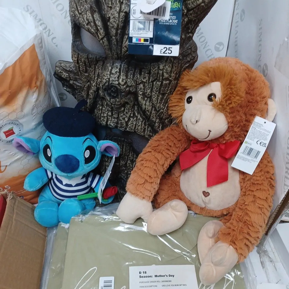 LOT OF 8 ASSORTED HOUSEHOLD ITEMS INCLUDES SINGLE 10.5 TOG DUVET, MOTHERS DAY GIFT BAGS, ARTIFICIAL ROSES AND STITCH PLUSHIE