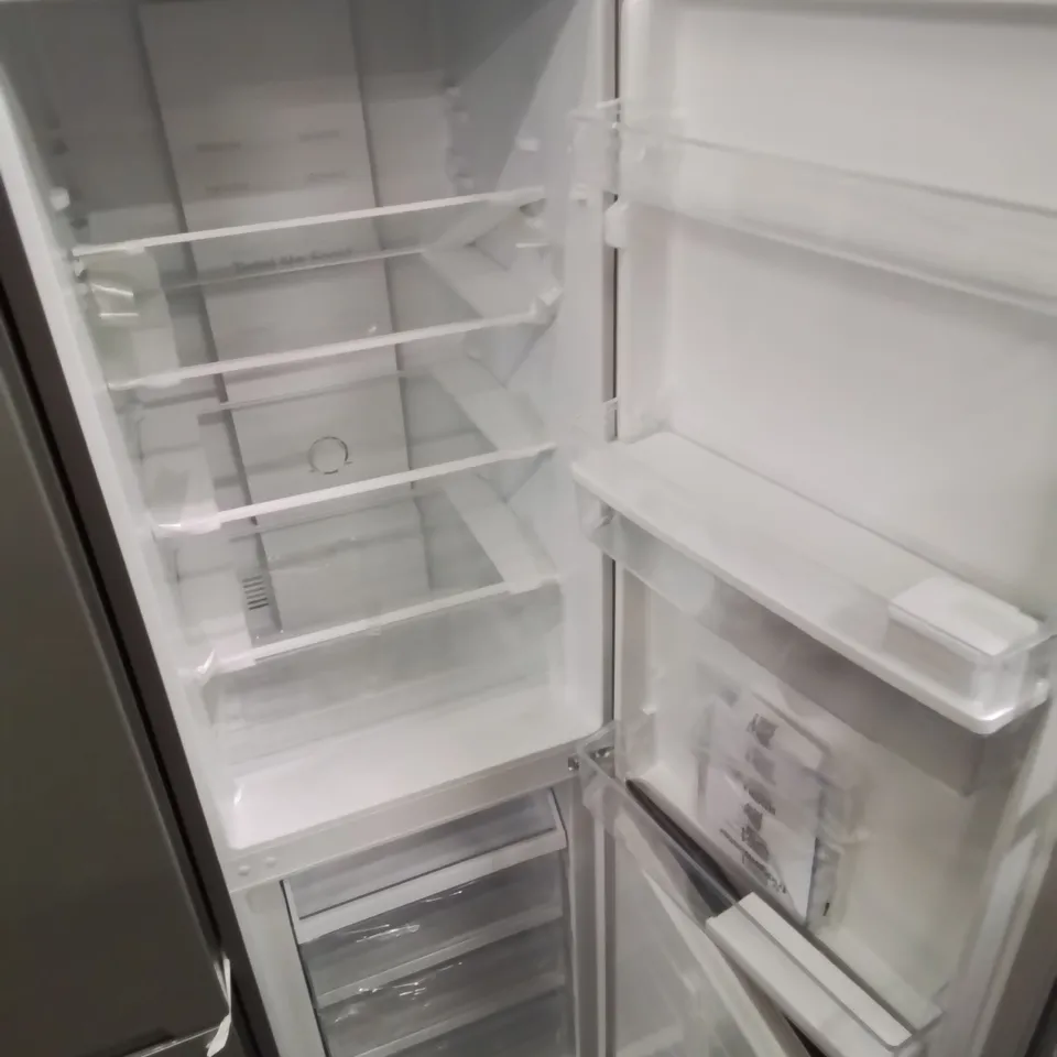FRIDGEMASTER MC55251DES 55CM FREESTANDING 256 LITRE 50/50 FROST FREE FRIDGE FREEZER WITH NON-PLUMBED WATER DISPENSER - LED LIGHTING- 4 STAR FREEZER RATING -SILVER - E RATED, H182.4 X W55 X D55.7 (CM) 