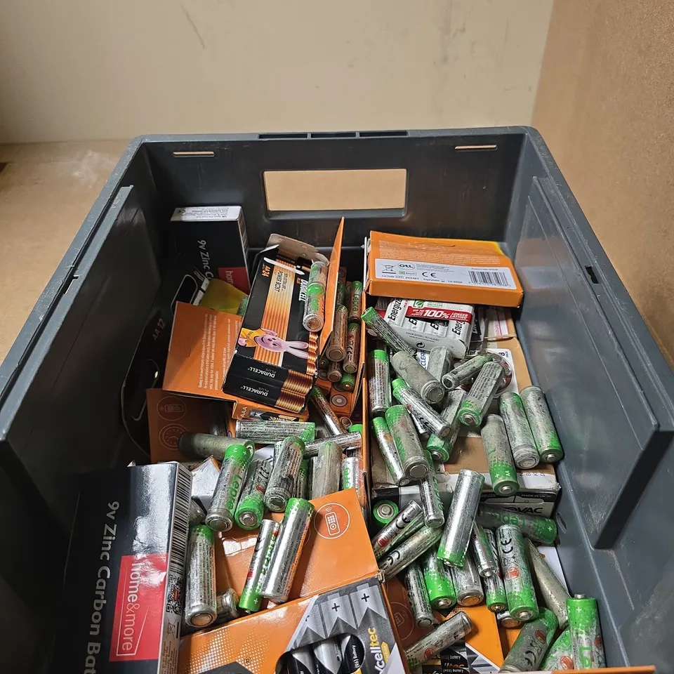 APPROXIMATELY 50 ASSORTED BATTERIES IN VARIOUS SIZES