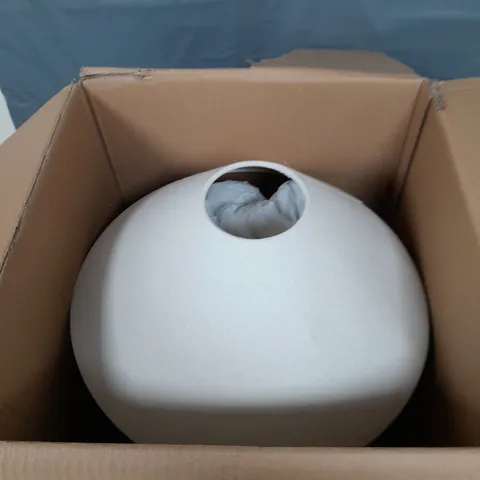 BOXED VERY HOME CONCRETE TABLE LAMP IN WHITE