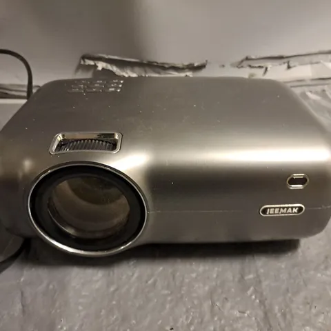 UNBOXED JEEMAK P100 PROJECTOR