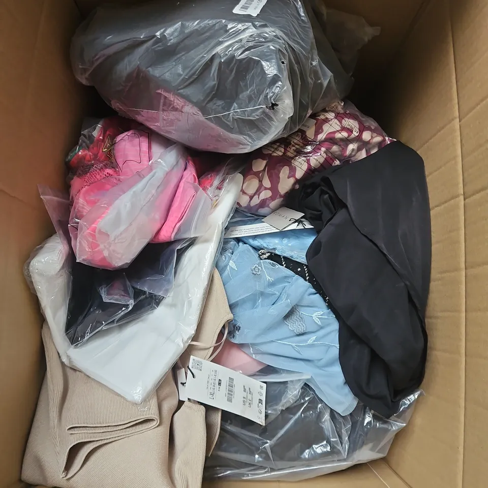 BOX OF APPROXIMATELY 20 ASSORTED CLOTHING ITEMS TO INCLUDE DRESS, JACKET, UMBRELLA, ETC