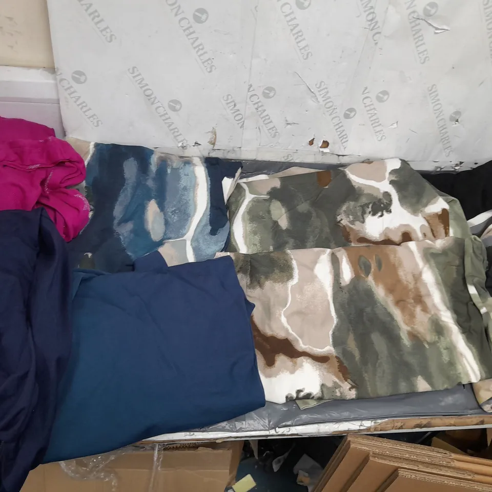 BOX OF APPROXIMATELY 10 ASSORTED PIECES OF CLOTHING IN VARIOUS STYLES, SIZES, AND BRANDS 