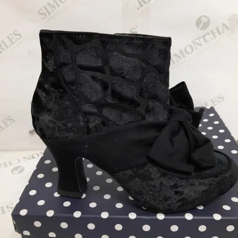 BOXED PAIR OF RUBY SHOO SEREN HEELS IN GIRAFFE BLACK - UK 5