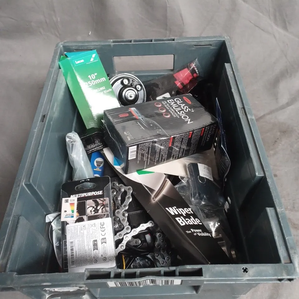 APPROXIMATELY 8 ASSORTED VEHICLE PARTS & ACCESSORIES