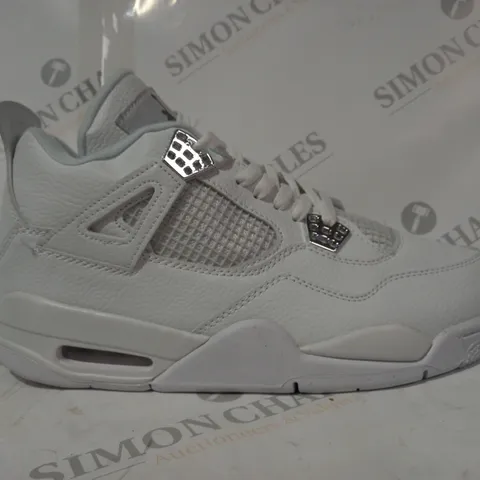 BOXED PAIR OF NIKE AIR JORDAN 4 RETRO SHOES IN WHITE UK SIZE 10