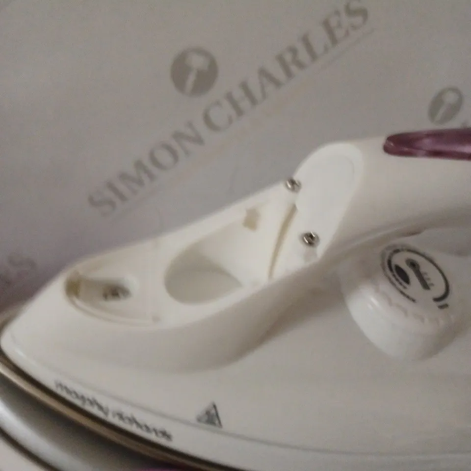 MORPHY RICHARDS JET STEAM GENERATOR IRON PINK/WHITE