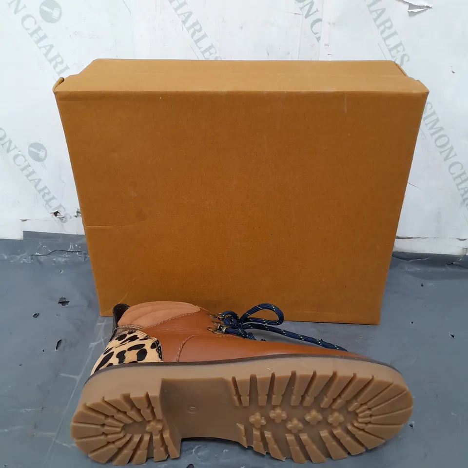 BOXED PAIR OF WHITE STUFF BROWN LEATHER BOOTS SIZE 6