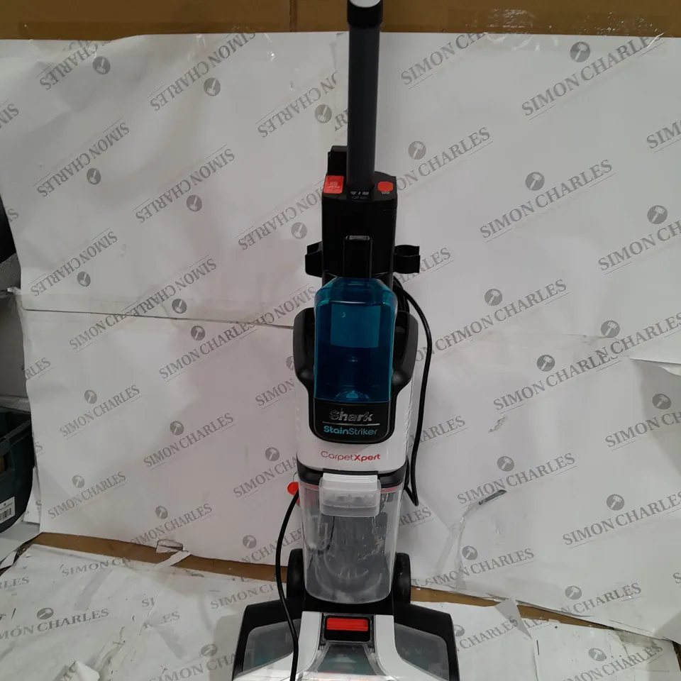 SHARK CARPET XPERT DEEP CARPET CLEANER & BUILT IN STAIN STRIKER EX200UK