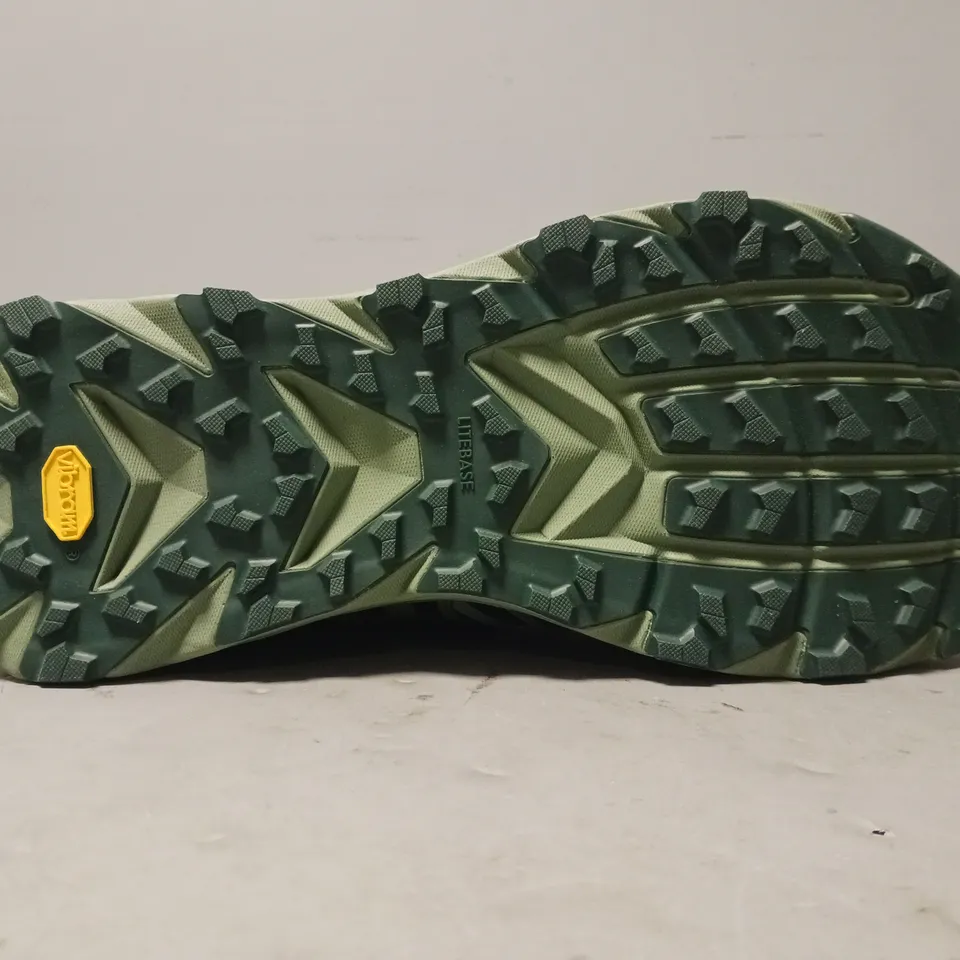 BOXED PAIR OF ALTRA TRAIL RUNNING SHOES IN BLUE/GREEN UK SIZE 14