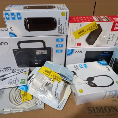 LOT OF APPROX. 10 X ITEMS TO INCLUDE ONN PORTABLE BLUETOOTH SPEAKER, ONN DAB+/FM RADIO, ASDA TECH BLUETOOTH SPEAKER, ONE FOR ALL AUTOMATIC HDMI SWITCHER, JUICE XL CHARGE AND SYNC CABLE, ETC.